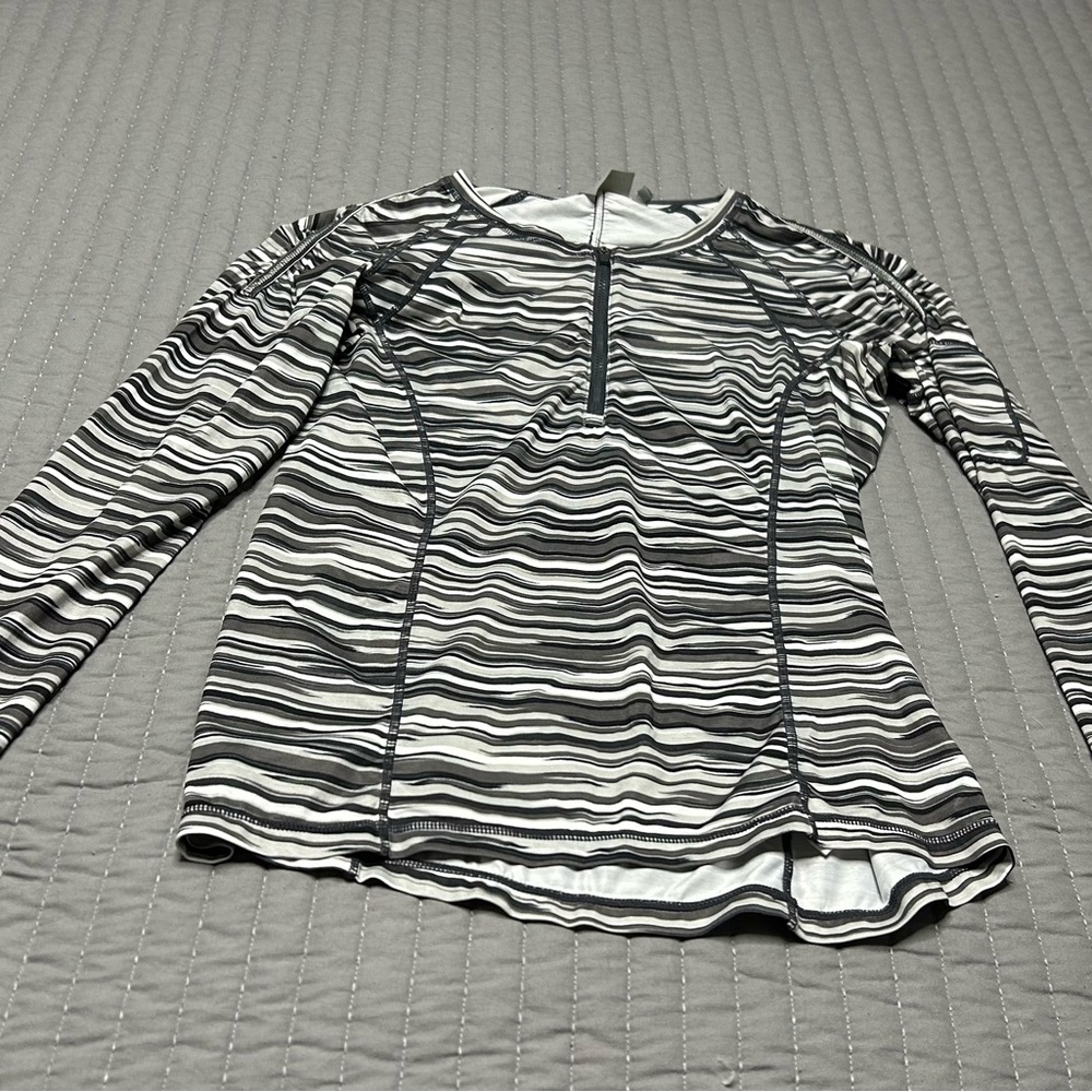 Athleta Black and White Long Sleeve Top